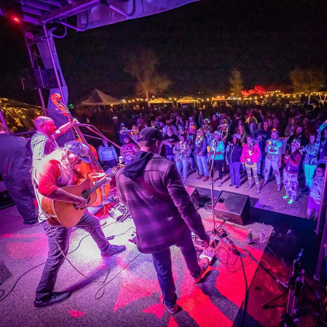 Lovegrass Crowd